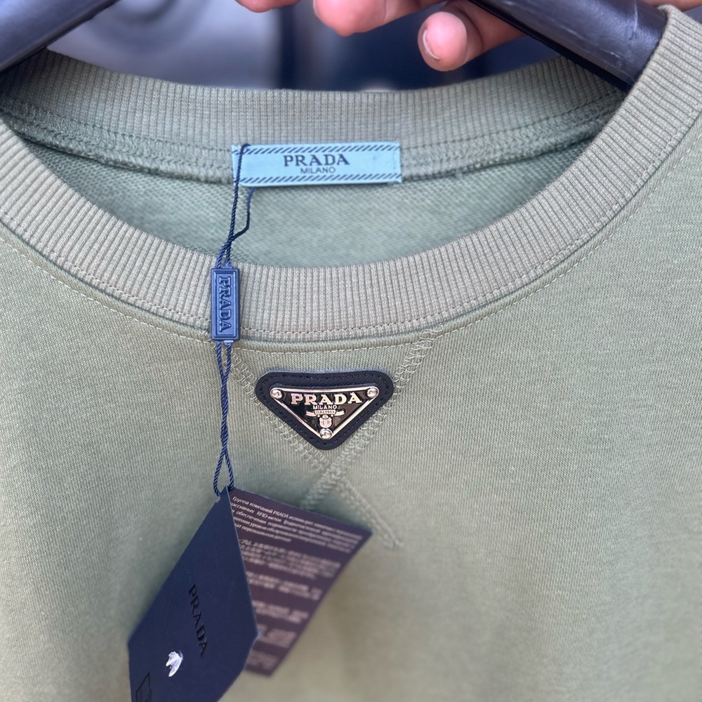 Green sweatshirt.